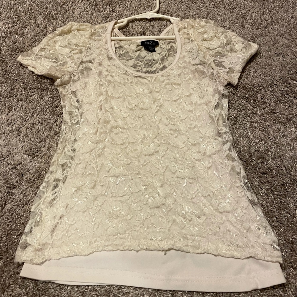 Rue 21 womens white lace layered S tee
